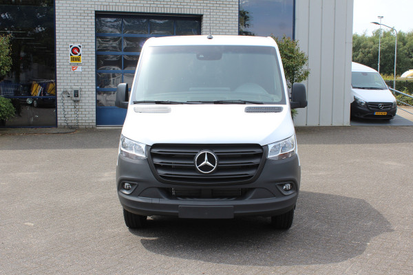 Mercedes-Benz Sprinter 519 CDI L3 DC Chassis 432 wb 3500 KG trekgewicht, Geveerde stoel, MBUX met Apple Carplay / Android Auto