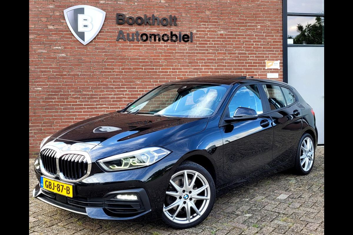 BMW 1-serie 118i Panorama, Leder, Trekhaak, High Executive