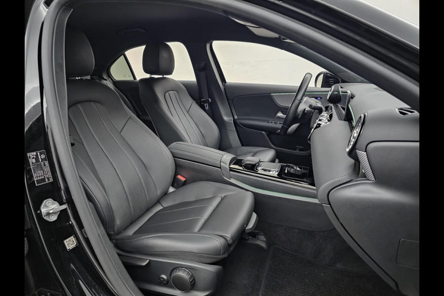 Mercedes-Benz A-Klasse 220 Aut AMG Premium Plus (carbon,stoelventilatie,sfeerverlichting,adaptive cruise)