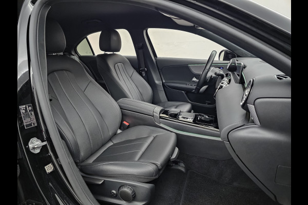 Mercedes-Benz A-Klasse 220 Aut AMG Premium Plus (carbon,stoelventilatie,sfeerverlichting,adaptive cruise)