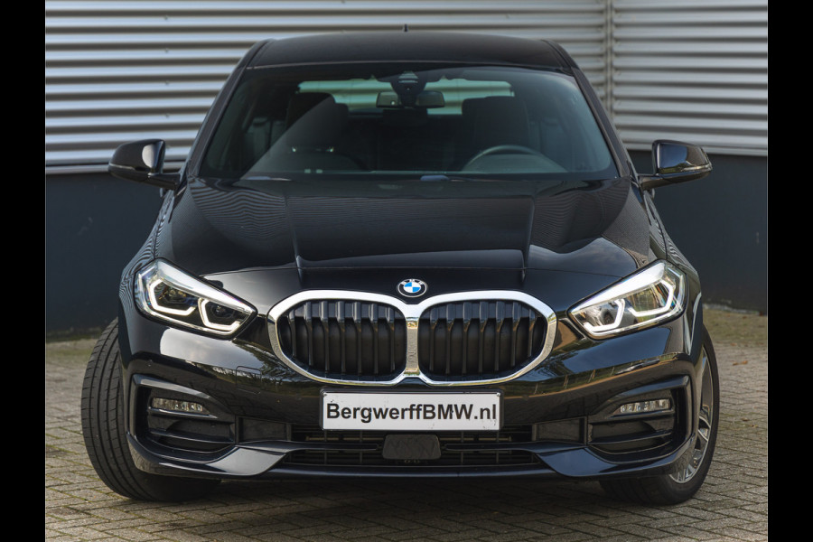 BMW 1-serie 118i Sportline - 9814km!! - Camera - Sportzetels - Automaat