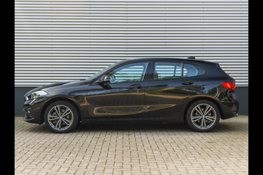 BMW 1-serie 118i Sportline - 9814km!! - Camera - Sportzetels - Automaat