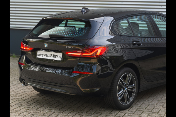 BMW 1-serie 118i Sportline - 9814km!! - Camera - Sportzetels - Automaat