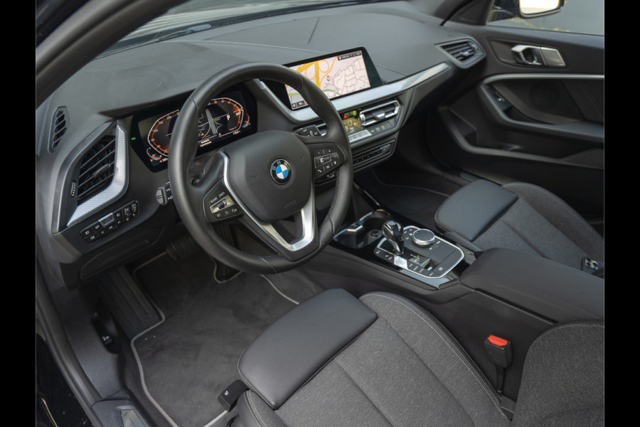 BMW 1-serie 118i Sportline - 9814km!! - Camera - Sportzetels - Automaat