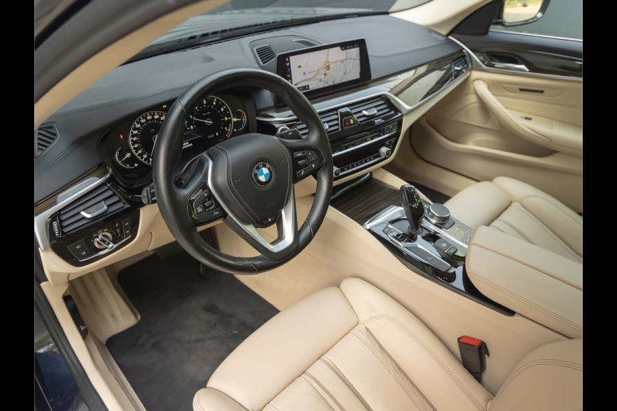 BMW 5 Serie 530i Luxury Line - Dak - Comfortzetels - Camera - Comfort Access