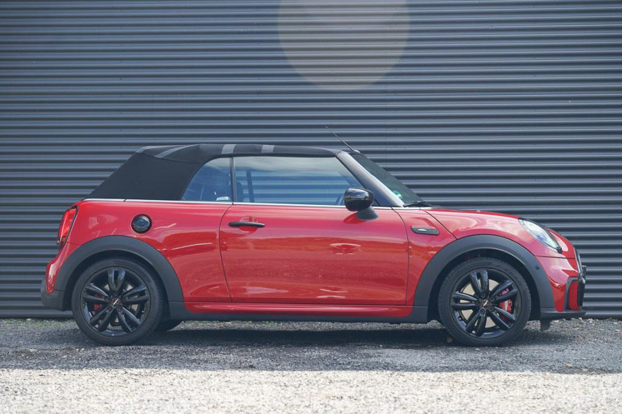 MINI Cabrio 2.0 John Cooper Works / 231 PK / NP 62731 / NL Auto / F1 Aut / HUD