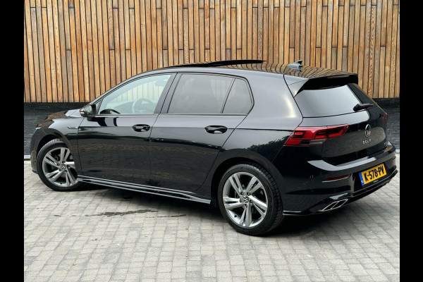 Volkswagen Golf 1.5 eTSI R-Line Automaat | Pano | LED | Parkeesensoren voor en achter | Sfeerverlichting | Alcantara/Leer | Stuur en stoelverwar