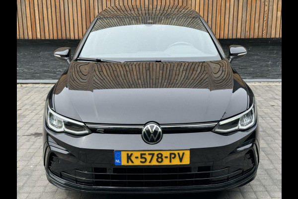 Volkswagen Golf 1.5 eTSI R-Line Automaat | Pano | LED | Parkeesensoren voor en achter | Sfeerverlichting | Alcantara/Leer | Stuur en stoelverwar