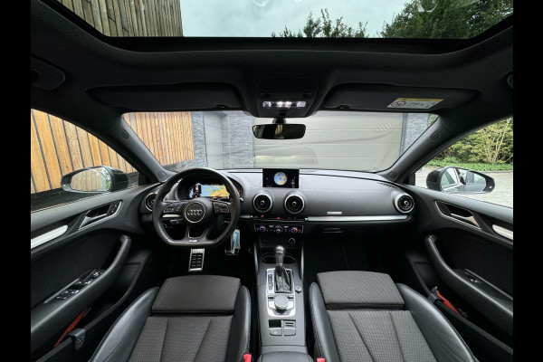 Audi A3 Sportback 35 TFSI S-line Automaat | Pano | Digitale dashboard | Stoelverwarming | Apple CarPlay | Getint glas | Zwart optiek