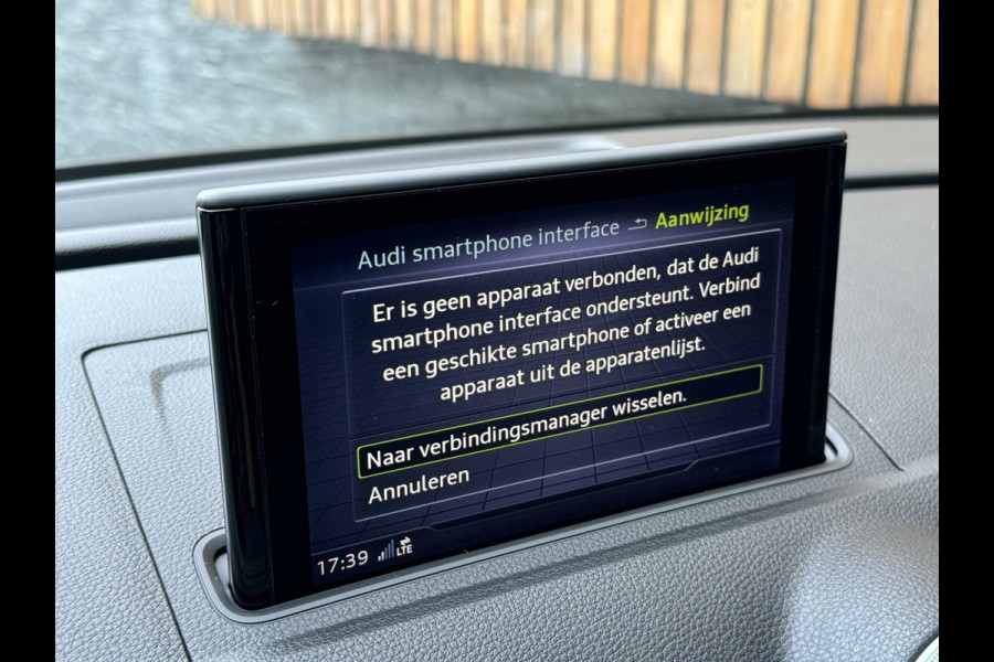 Audi A3 Sportback 35 TFSI S-line Automaat | Pano | Digitale dashboard | Stoelverwarming | Apple CarPlay | Getint glas | Zwart optiek