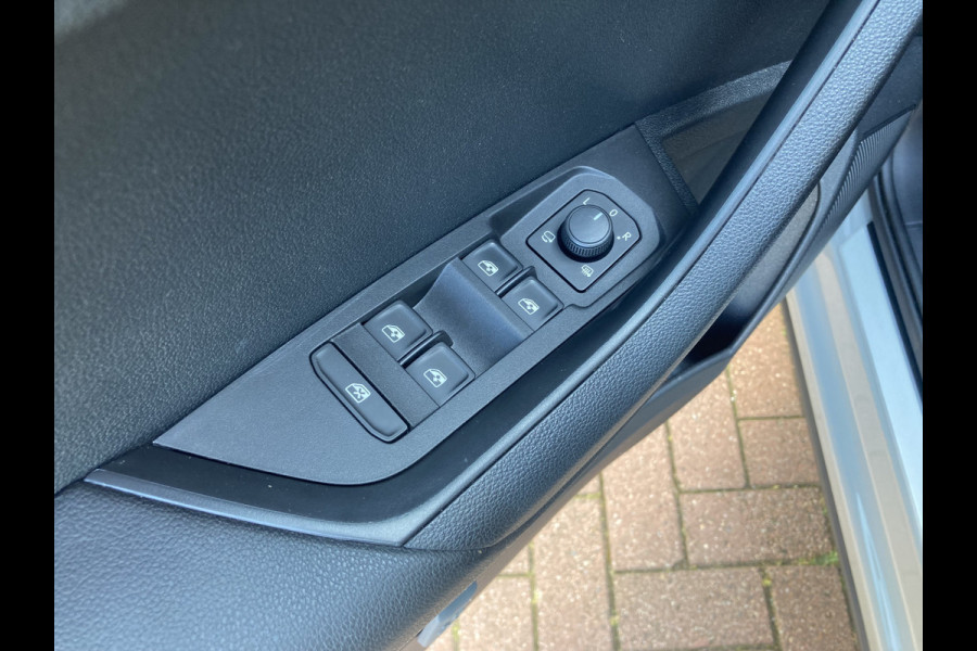 Škoda Karoq 1.5 TSi ACT 150pk Sportline Business VIRTUAL/KEYLESS/CAMERA/NAVI/CARPLAY/DAB/PDC