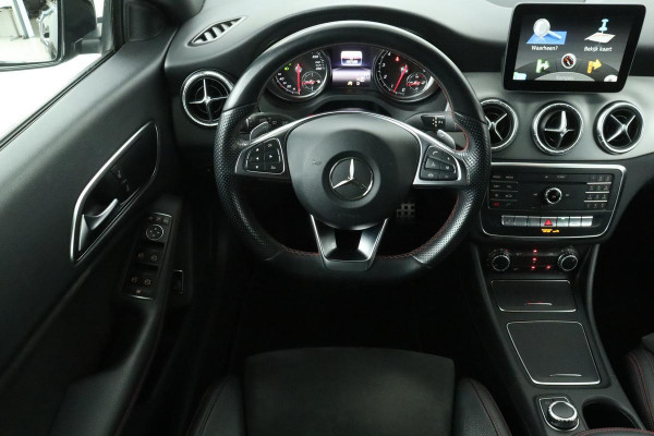 Mercedes-Benz CLA-Klasse 180 AMG | Stoelverwarming | Full LED | Camera | Navigatie | Sportstoelen | Cruise control | Park Assist | Airco | Half leder