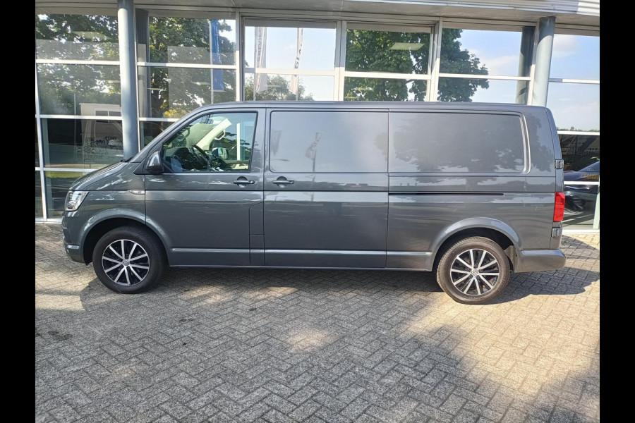 Volkswagen Transporter 2.0 TDI L2H1 Highline 150 pk Automaat (DSG) | Navigatie | Trekhaak |Parkeersensoren | Adaptieve cruise control | LED koplampen | Zijschuifdeuren Link en Rechts