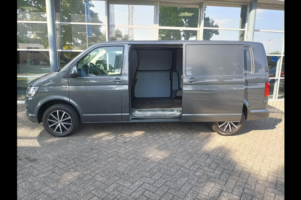 Volkswagen Transporter 2.0 TDI L2H1 Highline 150 pk Automaat (DSG) | Navigatie | Trekhaak |Parkeersensoren | Adaptieve cruise control | LED koplampen | Zijschuifdeuren Link en Rechts