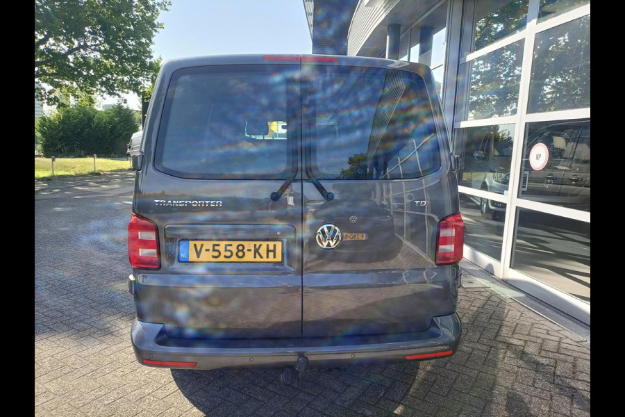 Volkswagen Transporter 2.0 TDI L2H1 Highline 150 pk Automaat (DSG) | Navigatie | Trekhaak |Parkeersensoren | Adaptieve cruise control | LED koplampen | Zijschuifdeuren Link en Rechts