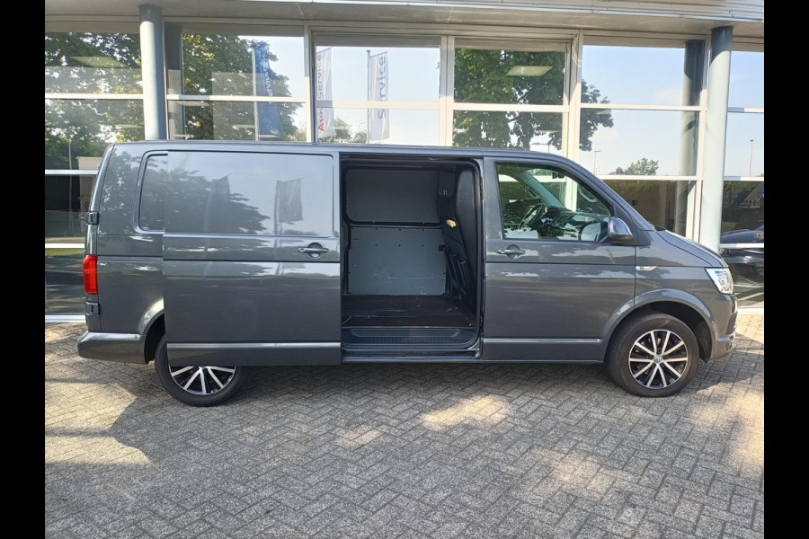 Volkswagen Transporter 2.0 TDI L2H1 Highline 150 pk Automaat (DSG) | Navigatie | Trekhaak |Parkeersensoren | Adaptieve cruise control | LED koplampen | Zijschuifdeuren Link en Rechts