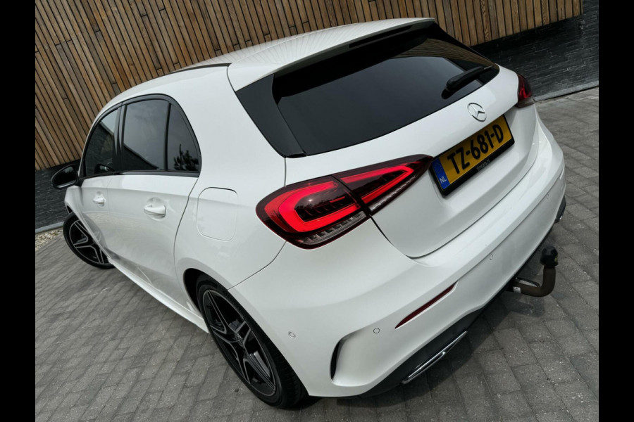 Mercedes-Benz A-Klasse 200 AMG-styling Automaat | Widescreen Navi | Stoelverwarming | Getint glas | Metallic lak | Parkeersenoren voor en achter | Acht