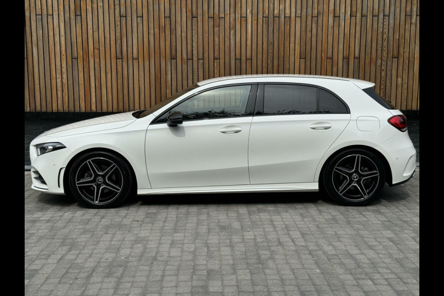 Mercedes-Benz A-Klasse 200 AMG-styling Automaat | Widescreen Navi | Stoelverwarming | Getint glas | Metallic lak | Parkeersenoren voor en achter | Acht