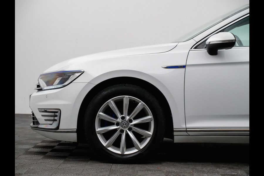 Volkswagen Passat Variant 1.4 TSI GTE 215pk Highline (panodak,keyless,navi,leer,360,sfeerverlichting)