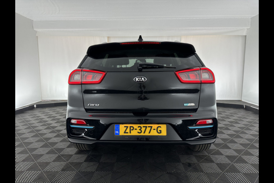 Kia e-Niro ExecutiveLine 64 kWh (INCL-BTW) Aut. *VOLLEDER | JBL-AUDIO | FULL-LED | NAVI-FULLMAP | DAB | ADAPTIVE-CRUISE | CAMERA | MEMORY-PACK | LANE-ASSIST | KEYLESS | VIRTUAL-COCKPIT | COMFORT-SEATS | 17"ALU*