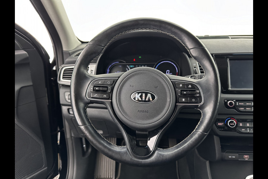 Kia e-Niro ExecutiveLine 64 kWh (INCL-BTW) Aut. *VOLLEDER | JBL-AUDIO | FULL-LED | NAVI-FULLMAP | DAB | ADAPTIVE-CRUISE | CAMERA | MEMORY-PACK | LANE-ASSIST | KEYLESS | VIRTUAL-COCKPIT | COMFORT-SEATS | 17"ALU*