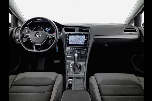 Volkswagen Golf 111pk TSI DSG/Aut7 R-line (panodak,laneassist,LED,navi,DAB,carplay)