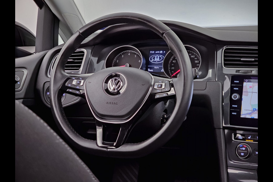 Volkswagen Golf 111pk TSI DSG/Aut7 R-line (panodak,laneassist,LED,navi,DAB,carplay)