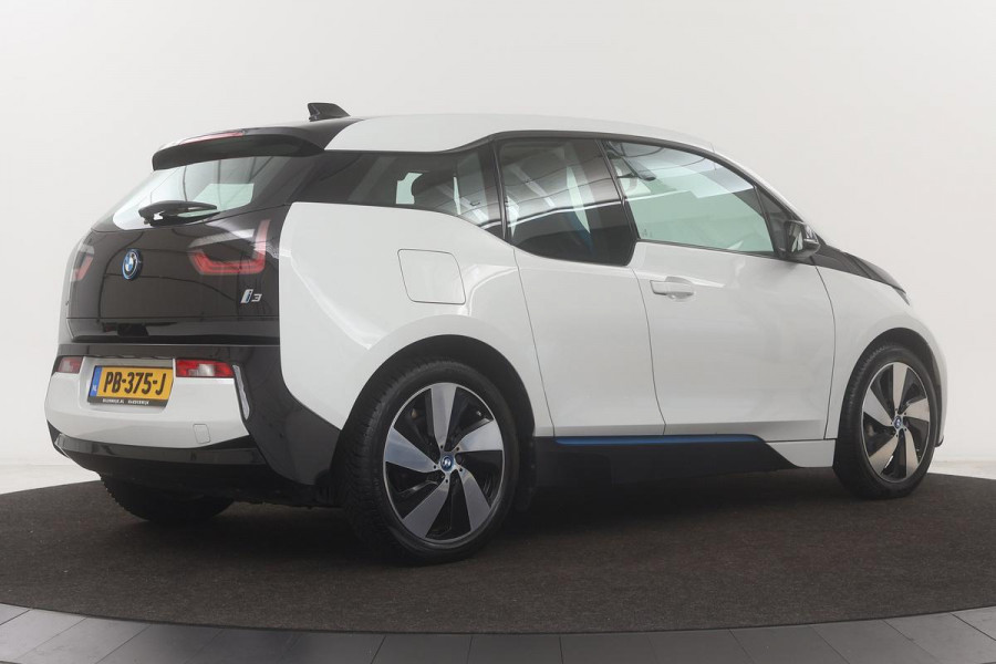 BMW i3 Basis 94Ah 33kWh | Stoelverwarming | Navigatie | Full LED | Climate control | Cruise control | Bluetooth