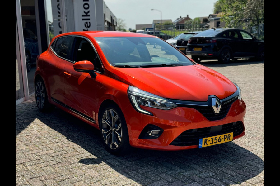 Renault Clio TCe 100 Intens LM 17'' / Groot navi / Parkeersensoren & camera / Full LED / Keyless