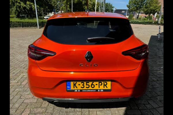 Renault Clio TCe 100 Intens LM 17'' / Groot navi / Parkeersensoren & camera / Full LED / Keyless