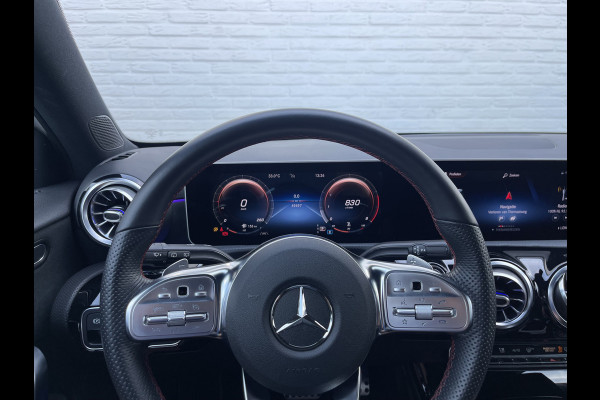 Mercedes-Benz A-Klasse 200 Business Solution AMG | Pano | Ambient Light | Camera | Night | Keyless | LED | 19 inch