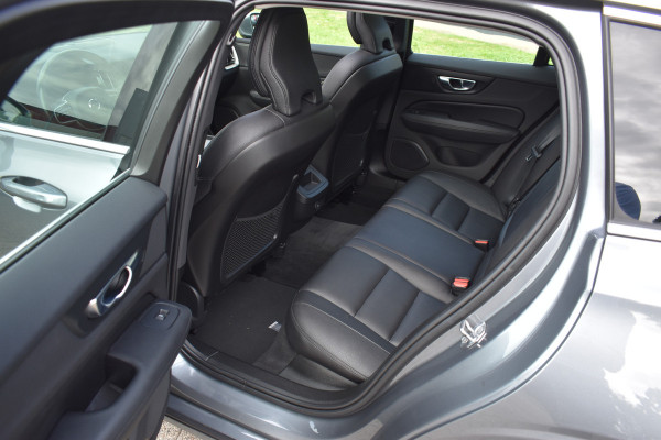 Volvo V60 B3 177PK Automaat Inscription | Trekhaak | ACC | Blis | Panoramadak | H&K | Camera | Stoelverwarming | Leder