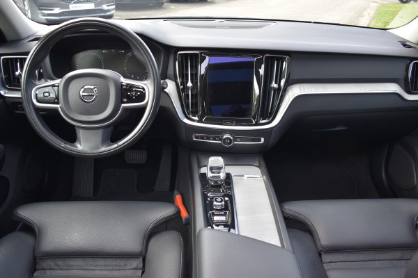 Volvo V60 B3 177PK Automaat Inscription | Trekhaak | ACC | Blis | Panoramadak | H&K | Camera | Stoelverwarming | Leder