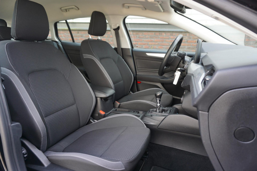 Ford FOCUS Wagon 1.0 100PK Rijklaarprijs incl.garantie All-Season banden.