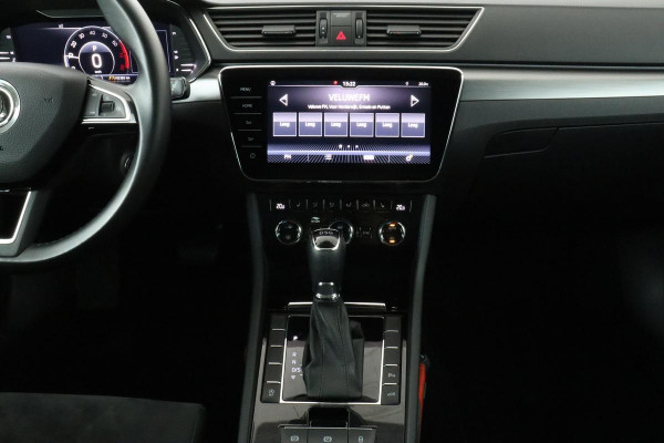 Škoda Superb 1.5 TSI Business Edition | Adaptive cruise | Trekhaak | Canton | Virtual Cockpit | Leder/Alcantara | Stoelverwarming | Carplay | Keyless | Achterbankverwarming