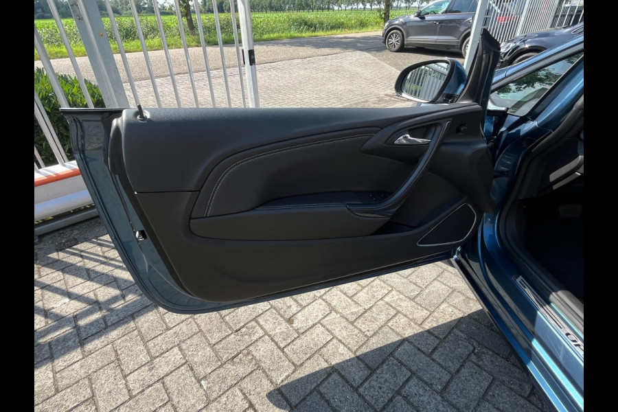 Opel Cascada 1.6 Turbo Innovation 170PK / CABRIO / AUTOMAAT / CAMERA / NAVI / CRUISE / STOELVERW. / LEDER