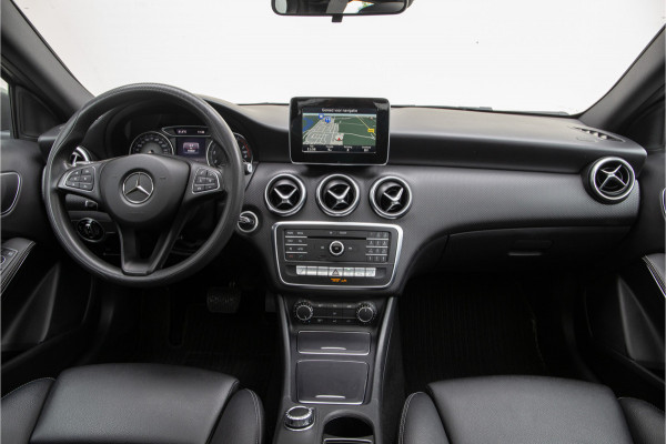 Mercedes-Benz A-Klasse 180 Ambition Automaat, Leder, Pano, Navi 2016