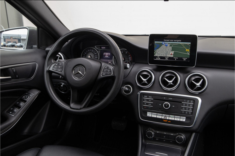 Mercedes-Benz A-Klasse 180 Ambition Automaat, Leder, Pano, Navi 2016