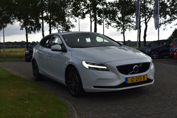 Volvo V40 T2 123PK Momentum | Stoelverwarming | Navigatie | Carkit | Voorruit verwarming | 16"LMV