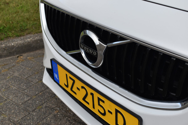 Volvo V40 T2 123PK Momentum | Stoelverwarming | Navigatie | Carkit | Voorruit verwarming | 16"LMV