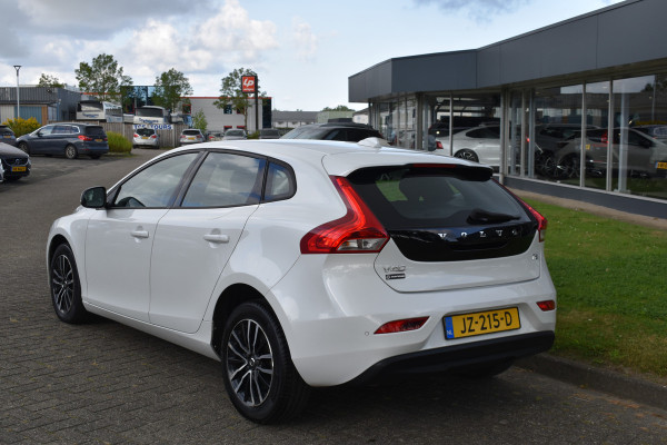 Volvo V40 T2 123PK Momentum | Stoelverwarming | Navigatie | Carkit | Voorruit verwarming | 16"LMV