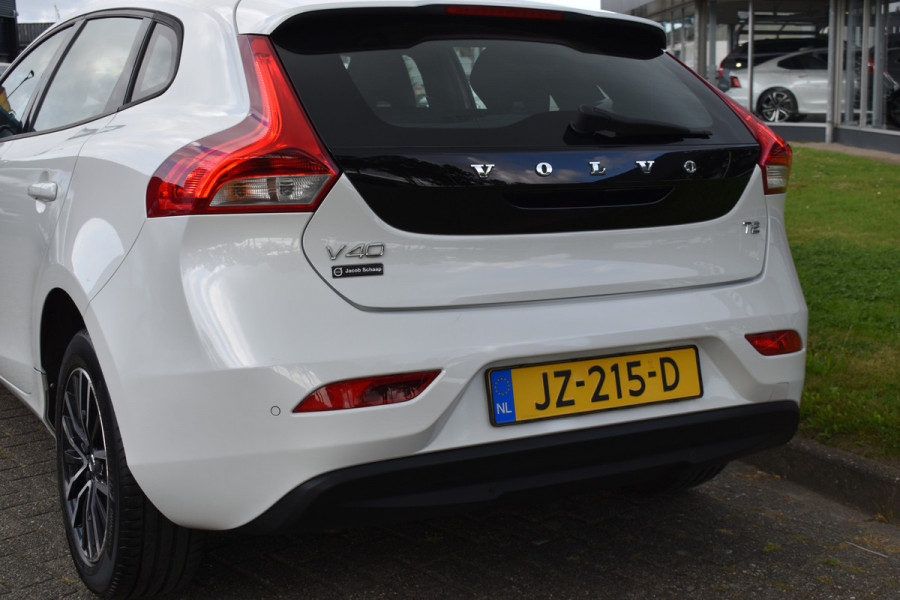 Volvo V40 T2 123PK Momentum | Stoelverwarming | Navigatie | Carkit | Voorruit verwarming | 16"LMV