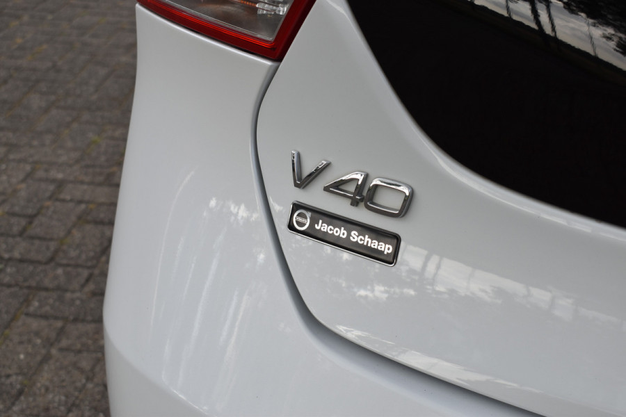 Volvo V40 T2 123PK Momentum | Stoelverwarming | Navigatie | Carkit | Voorruit verwarming | 16"LMV