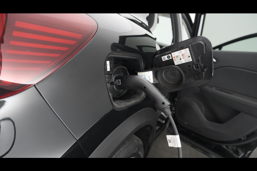 Renault Captur 1.6 E-Tech Plug-in Hybrid 160 Business | Camera | Apple Carplay | 9.3 Inch Groot Scherm | Allseason Banden | Parkeersensoren