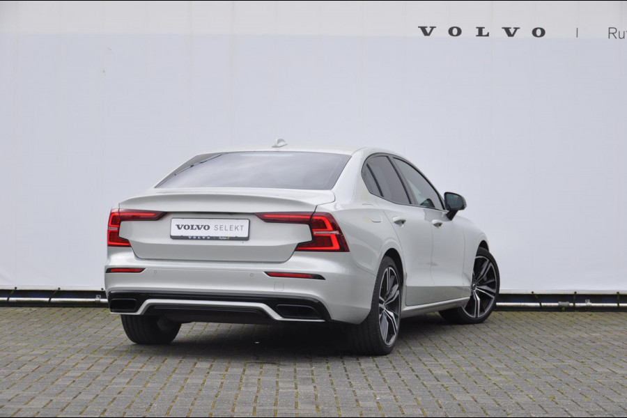 Volvo S60 340PK Automaat T6 AWD Twin Engine R-Design Adaptieve cruise control / BLIS / Elektrische stoelen met geheugen / parkeersensoren met camera / Stoelverwarming / Standkachel