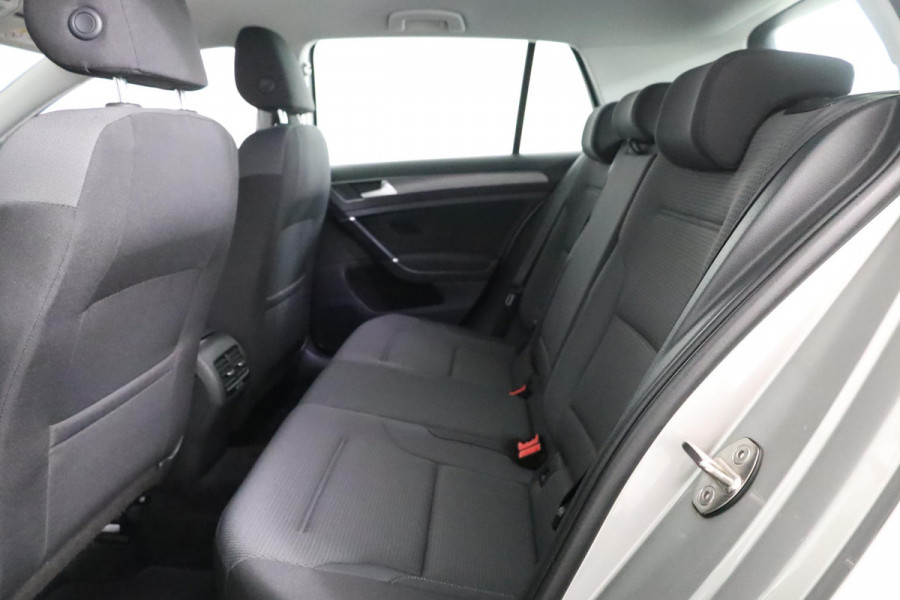 Volkswagen e-Golf E-DITION 136 pk | Navigatie | Warmtepomp | Parkeersensoren | Stoelverwarming | LED koplampen |