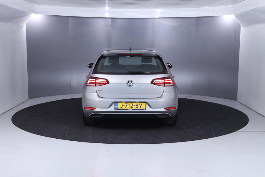 Volkswagen e-Golf E-DITION 136 pk | Navigatie | Warmtepomp | Parkeersensoren | Stoelverwarming | LED koplampen |