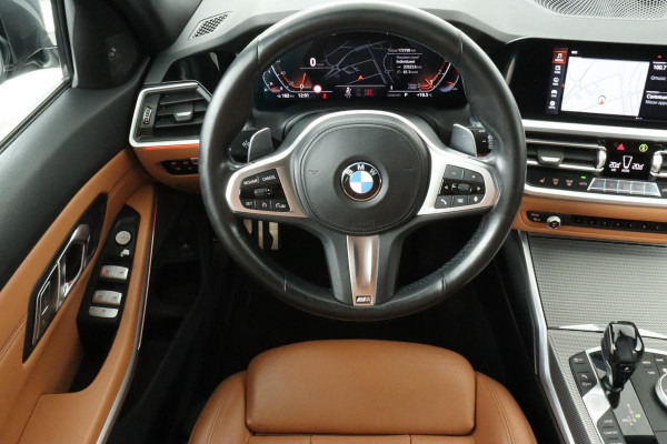 BMW 3-serie 330i M-Sport | Leder | Head-Up | Harman/Kardon | Stoelverwarming | Sfeerverlichting | Live Cockpit | DAB | Sportstoelen | Cruise control | Park Assist | Carplay