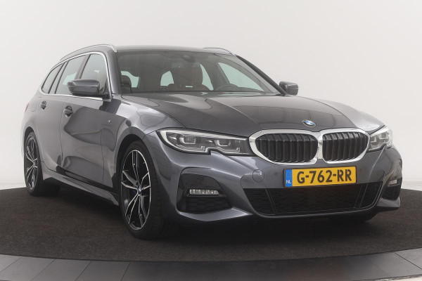 BMW 3-serie 330i M-Sport | Leder | Head-Up | Harman/Kardon | Stoelverwarming | Sfeerverlichting | Live Cockpit | DAB | Sportstoelen | Cruise control | Park Assist | Carplay