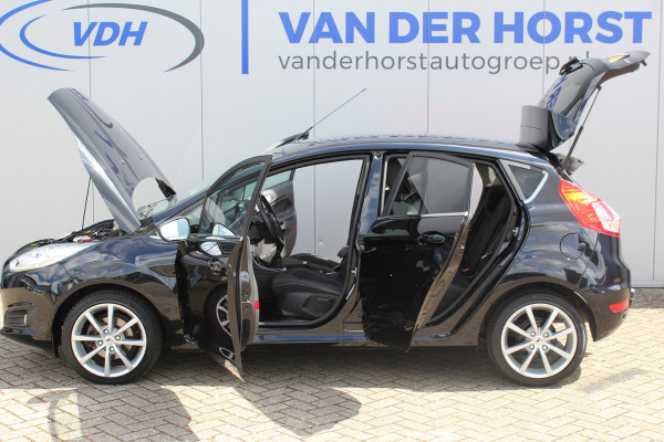 Ford Fiesta 1.0-100pk EcoBoost Titanium. Leuke sportieve en zuinige Ford Fiesta ! Volautm. airco, LM wielen, privacy glass, cruise control, navigatie, telefoonvoorbereiding, metallic lak, 5drs., trekhaak, verwarmd voorraam etc.